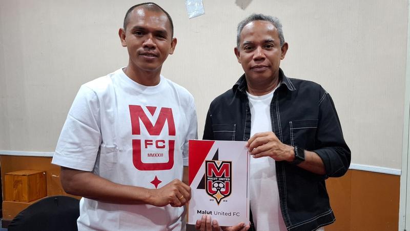 Ricardo Salampessy Pulang Kampung Jadi Asisten Pelatih Malut United (Foto:Bola.com)